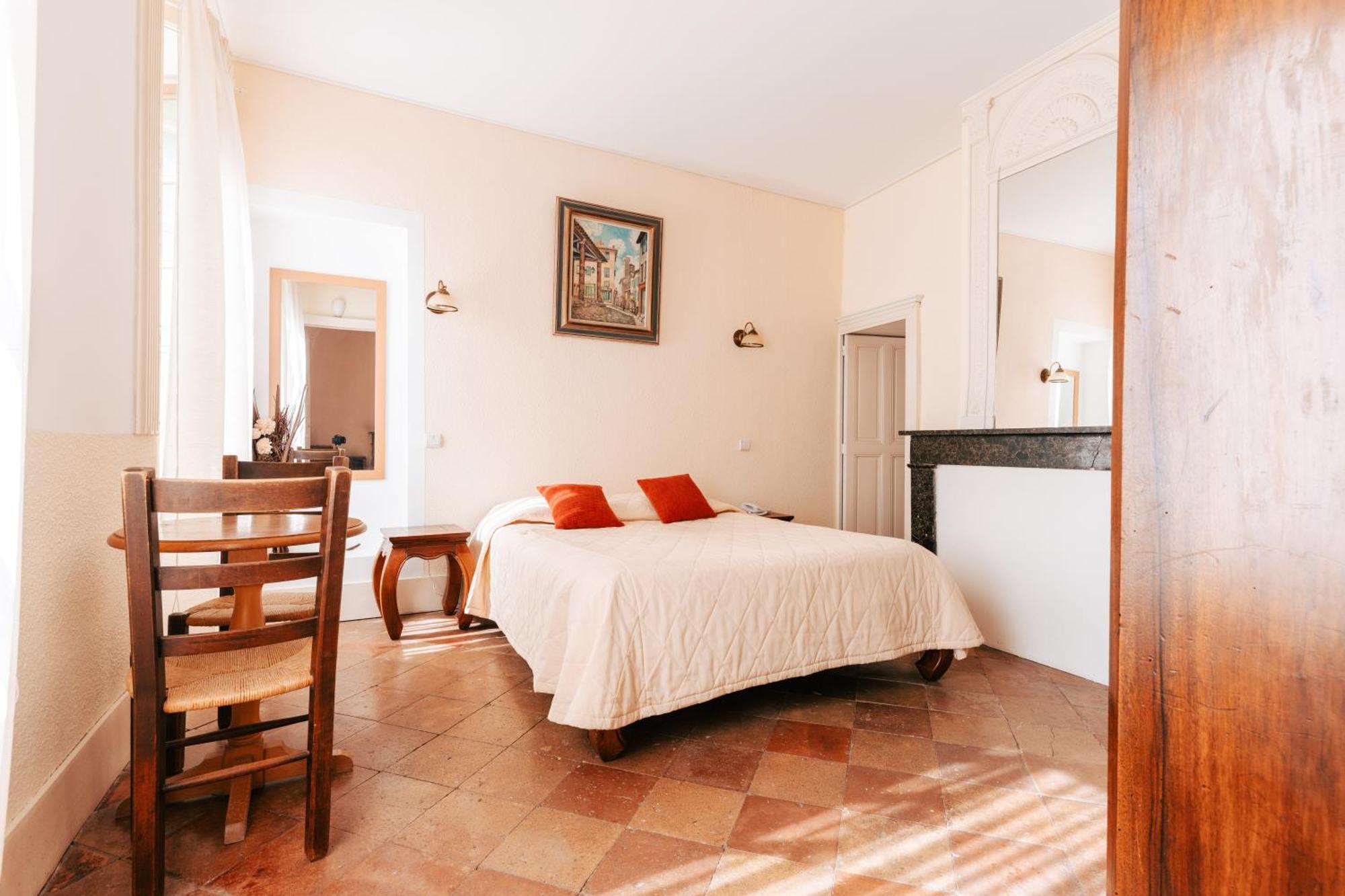 Hotel Des Consuls Castelnau-de-Montmiral Εξωτερικό φωτογραφία